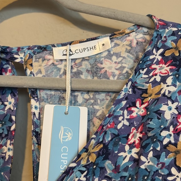 Cupshe Chic Floral V-Neck Mini Dress With Back Tie Short Sleeves - Picture 3 of 4